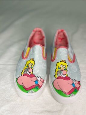 Super Mario Princess Peach Slip-On Sneakers Ground Up Nintendo Girls size 2